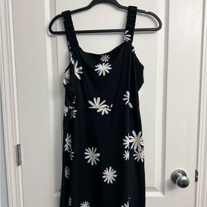 SO Monochrome Floral Top
